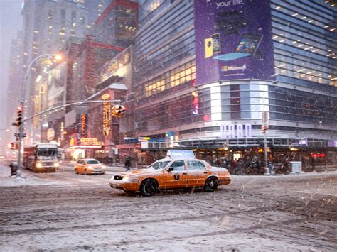 Blizzard Fizzles in New York City - Bloomberg