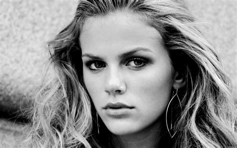 Download Woman Brooklyn Decker HD Wallpaper