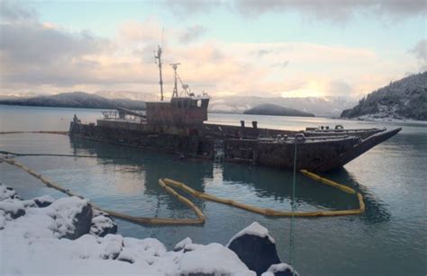 Feds sue 'Bering Sea Gold' star over costs of retrieving sunken vessel in Cordova | HuffPost