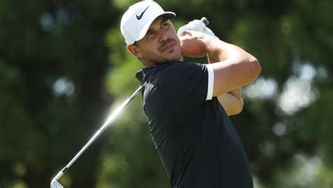 Brooks Koepka’s Shoes: Golfer Rocks Nike Off-White Tags | Heavy.com