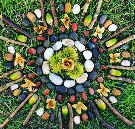 Autumn Nature Mandala | Nature mandala, Land art, Nature art