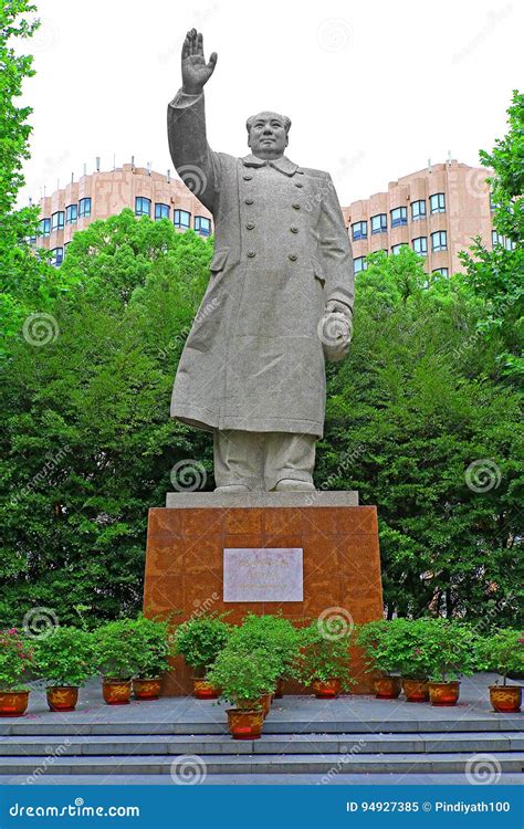 Statue of Mao Zedong at Tongji University Campus Shanghai, China Editorial Image - Image of ...