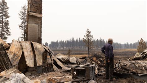 Bootleg Fire Victim Tours Remains of Burned Home - The New York Times