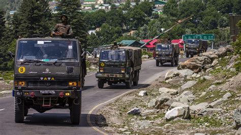 Indian army sets up new ‘state-of-the-art’ soldier camps near Chinese border — RT World News