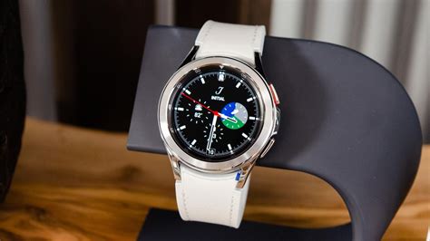 Samsung's Galaxy Watch 4 Series aims for an easy Apple-like feel