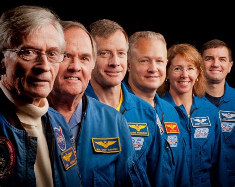 FIRST & LAST ASTRONAUT CREWS FROM SPACE SHUTTLE MISSIONS - 8X10 PHOTO ...