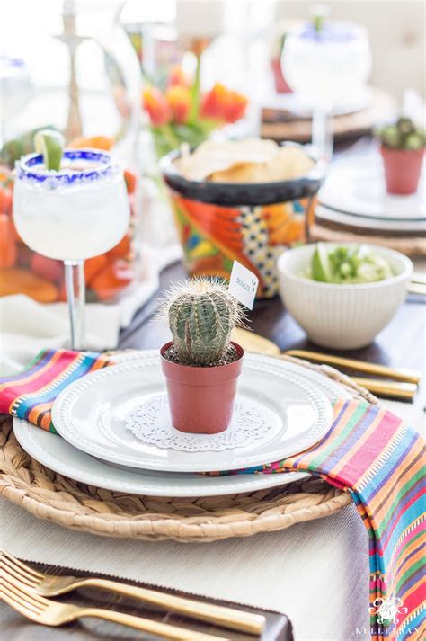 Colorful Table Decorations for Mexican Fiesta Party | Mexican fiesta party, Dinner party table ...