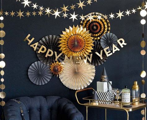 15 Fabulous Decor Ideas For The Ultimate New Year's Eve Party | New years eve decorations, Happy ...