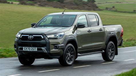 Toyota Hilux pickup review | Carbuyer