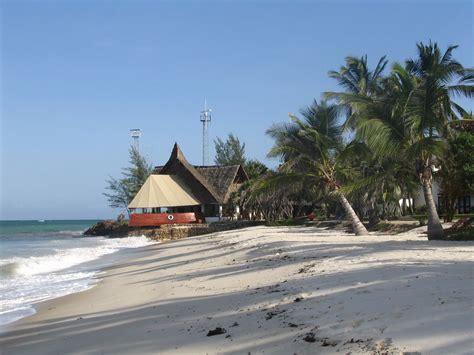 File:Diani Beach towards the south next to the Indian Ocean Beach Club hotel near Mombasa, Coast ...