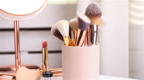 The Best Makeup Brush Organizer to Buy on Amazon | StyleCaster