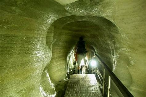 Top 10 Ice Caves in the World - Snow Addiction - News about Mountains, Ski, Snowboard, Weather ...