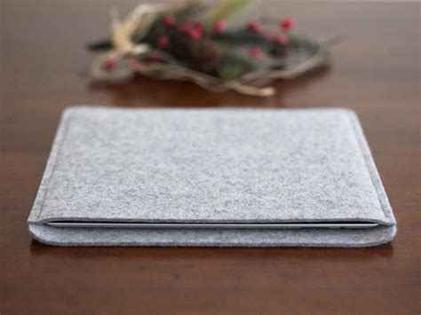 Handmade Wool Felt iPad 2 Sleeve | Gadgetsin