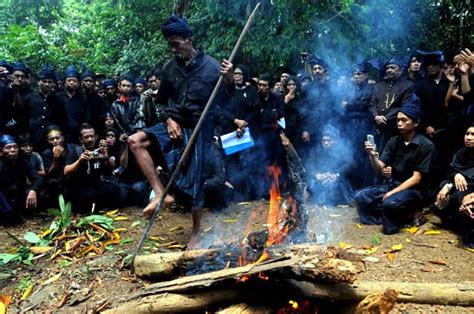 SUKU KAJANG Merupakan Suku Terunik Di Indonesia - Raja Alam Indah