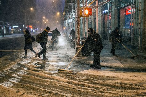 Snowstorm Hits the Northeast - The New York Times