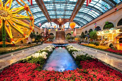 Bellagio Conservatory & Botanical Gardens Top Tours and Tips ...