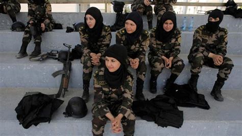 First women joining Palestinian commando unit