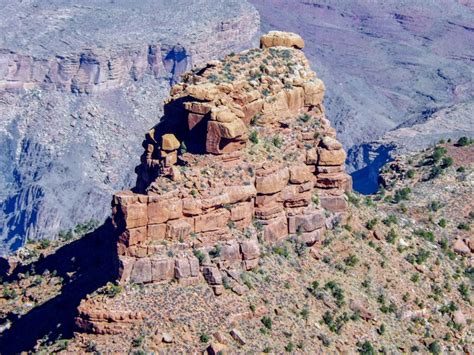 Monumental Battleship rock formation rises high from Grand Canyon ...