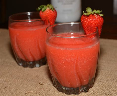 Strawberry Coconut Daiquiri - The Cookin Chicks