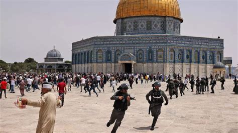 Over 100 Israeli settlers storm Al-Aqsa Mosque to celebrate Purim