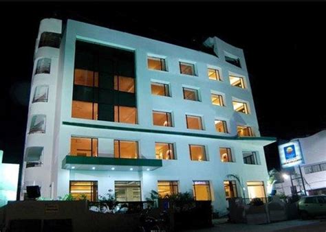 5 Star Hotels in Lucknow @ upto Rs.2000 Discount, Apply Code: EMTGO