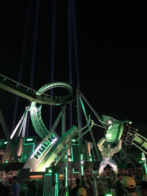 Hulk at night - what a great coaster!! One of my faves. Universal ...