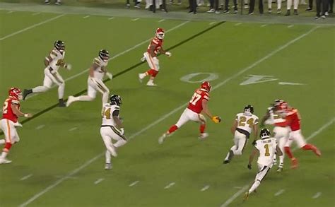 Travis Kelce Lateral Sends Chiefs Fans Wild As Tight End Throws ...