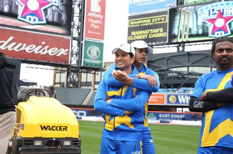 Sachin Tendulkar gets some pre-game love from new team-mate Shoaib ...