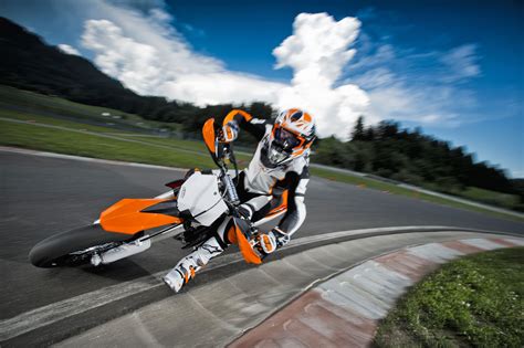 2014 KTM 690 SMC R Review