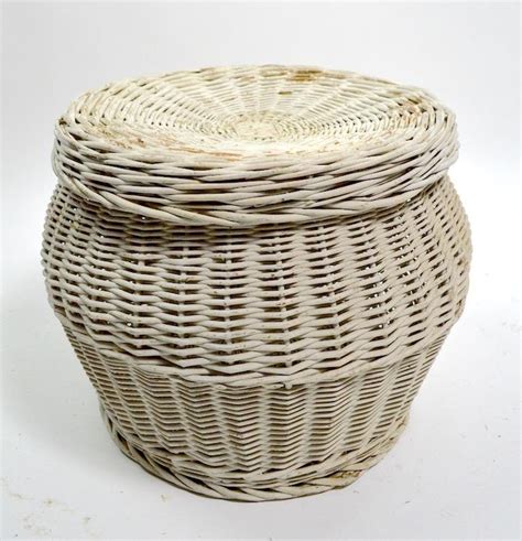 Pair of Wicker Basket Form with Lids For Sale at 1stDibs