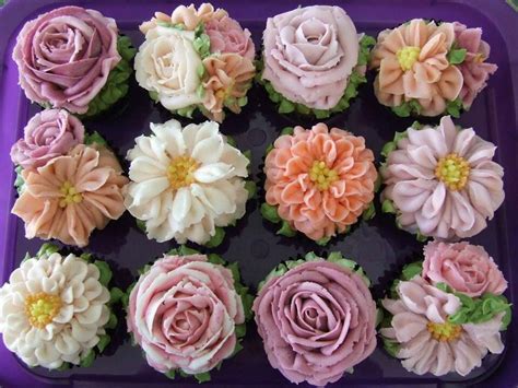 Buttercream flowers | Butter cream, Buttercream flowers, Flower cupcakes