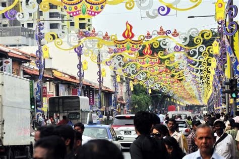 Deepavali Decorations at Little India, Singapore Editorial Image - Image of crafts, festivities ...