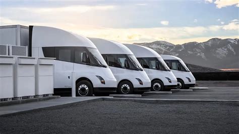 2023 Tesla Semi electric truck reservations paused, as specs fall short - Drive