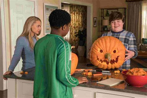 'Goosebumps 2' brings Halloween monsters to creepy life