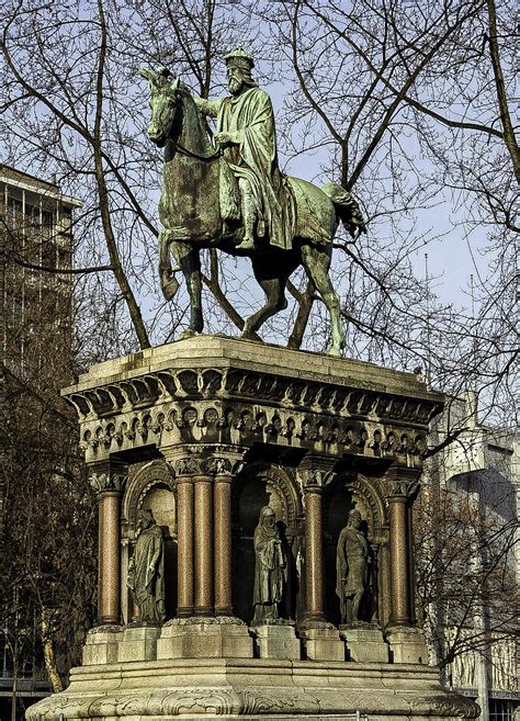 Statue of Charlemagne in Liege, Belgium image - Free stock photo - Public Domain photo - CC0 Images