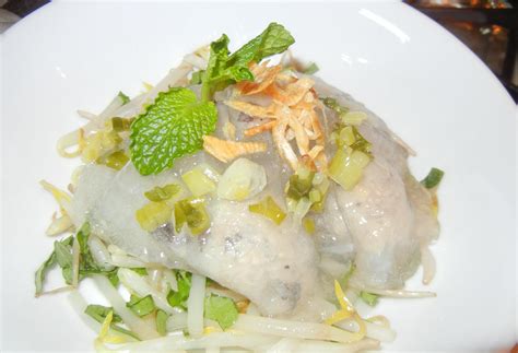 Foodilicious: Banh Bot Loc – Clear Shrimp and Pork Dumplings