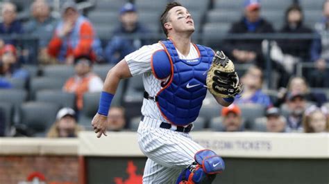 Mets catcher James McCann undergoes hamate surgery, will miss at least ...