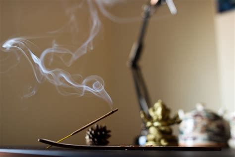 The Top 10 Benefits of Burning Incense | SABTrends