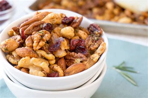 Sweet and Spicy Holiday Nut Mix - Oat&Sesame