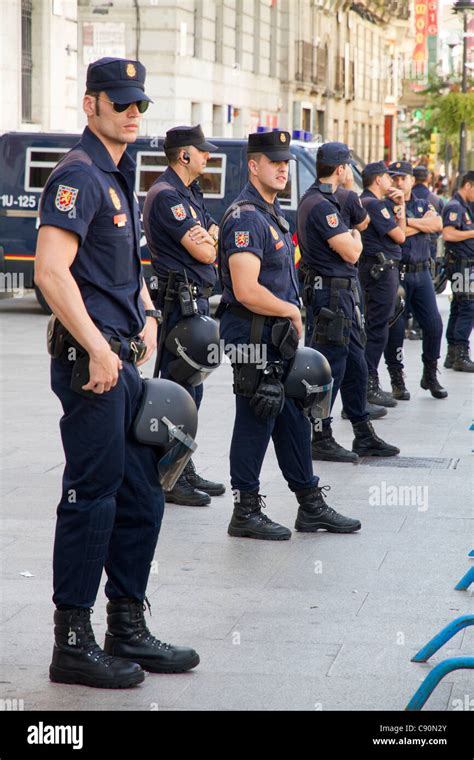 Spain police hi-res stock photography and images - Alamy