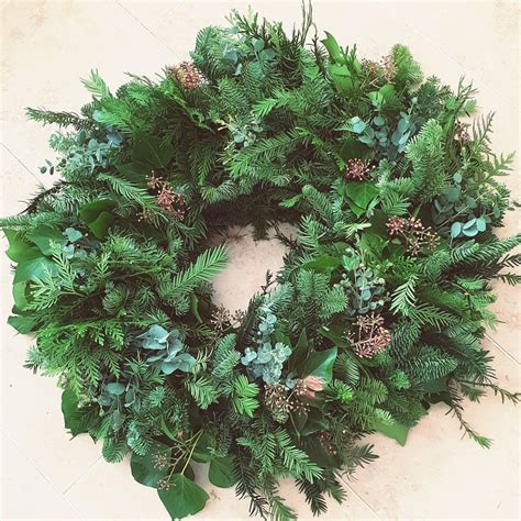 Green wreath | Green wreath, Christmas wreaths, Wreaths