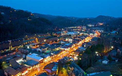 13 Late Night Gatlinburg Restaurants, Attractions, and Nightlife Spots