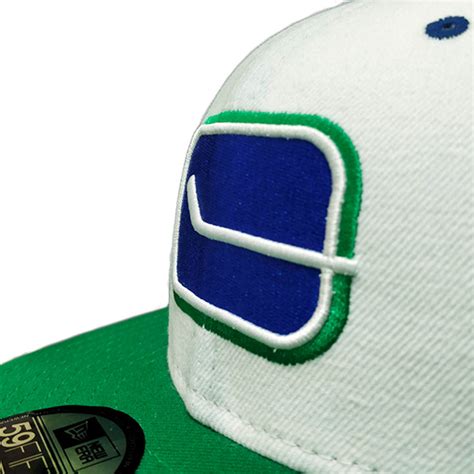 Men’s Vancouver Canucks Stick-Rink 40th New Era White / Green 59FIFTY Fitted hat | VancitysportsShop