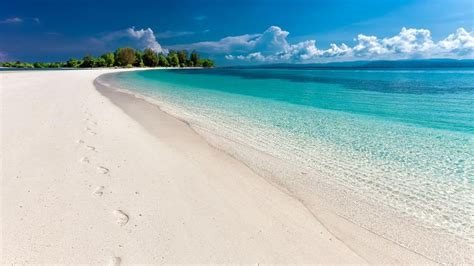 Here's How To Reach The White Sand Beach Islands Of Lakshadweep By Air ...