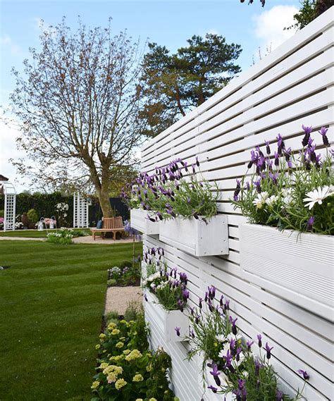 31 Best Garden Fence Decoration Ideas and Designs for 2020