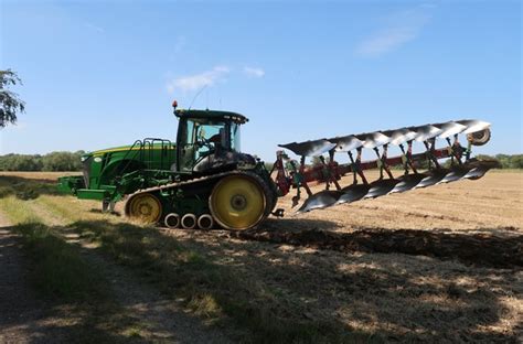 Ploughing near Beauchamps © Hugh Venables cc-by-sa/2.0 :: Geograph ...