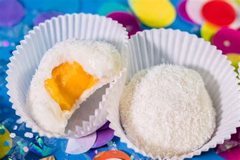 Mango Daifuku Mochi with Coconut Milk - kiyafries