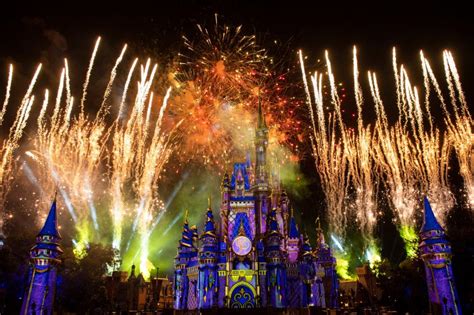 5 Tips for Watching Magic Kingdom Fireworks Together - Orlando Date ...