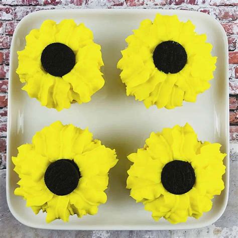 Easy Sunflower Cupcakes - DIY and Fun