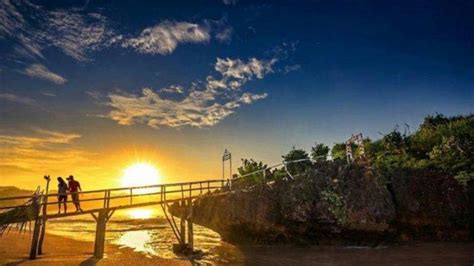 5 Spot Sunrise Pantai Gunungkidul yang Memiliki Pemandangan Eksotik ...